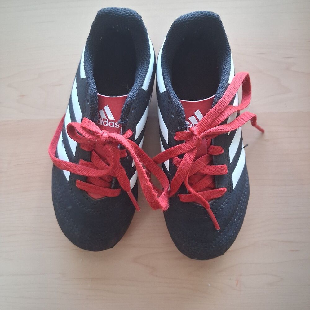 Addidas kids cleats sz 10k boys. Red and black with tie laces great for soccer
